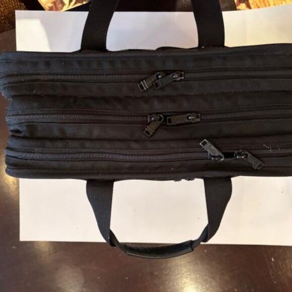 TUMI - Executive expandable Laptop Briefcase - Picture 3 of 7